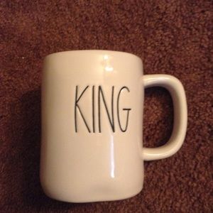 Rae Dunn tea pot and king mug do not buy
